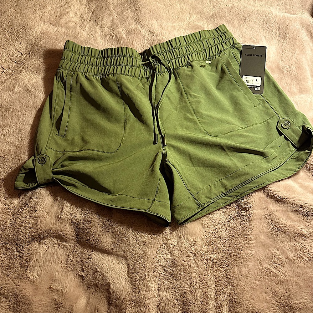 🏝️🩵90’ DEGREES SZL OLIVE GREEN SILK SHORTS NEVER WORN BRAND NEW